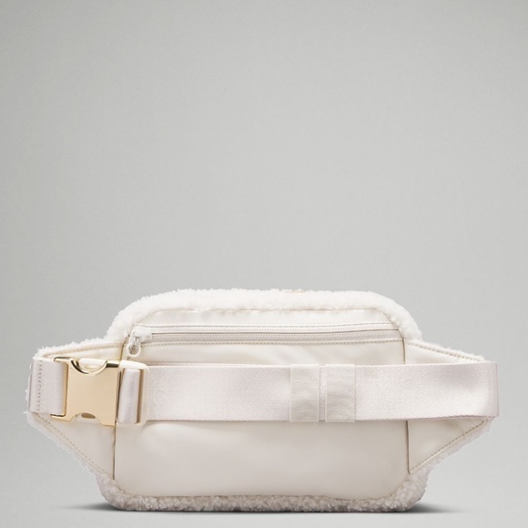 HP 12/26/24 NWT Lululemon Fleece Everywhere Belt Bag 2L in White Opal and Gold - Picture 2 of 10